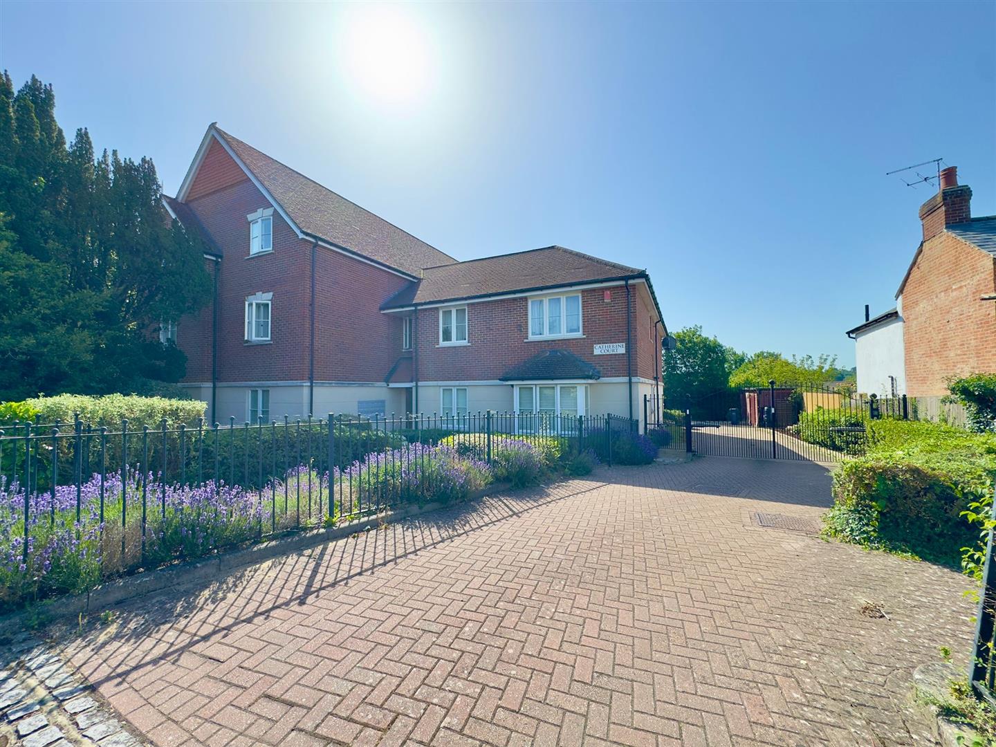 Hale Road, Farnham
